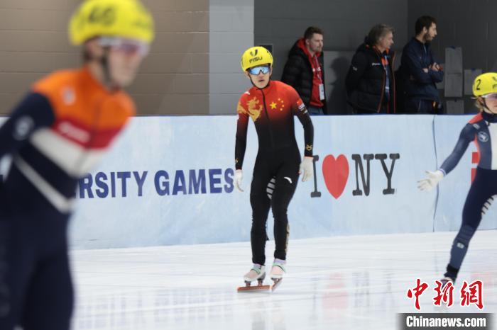 张得钿在第31届世界大学生冬季运动会赛场。　受访者供图