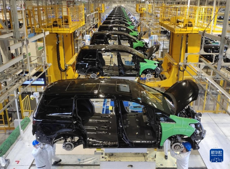 2月1日，工人在东风本田汽车有限公司第三工厂总装车间组装车辆。（受访者供图）