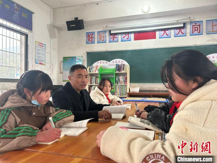 湖南桃江小学教师扎根乡村三十载做好孩子受益一生的教育