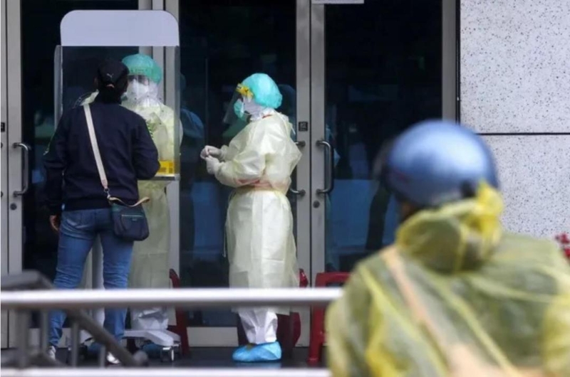 2022年5月24日，中国台湾台北市，市民接受核酸检测。（IC photo）.jpg