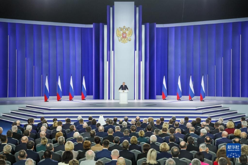 2月21日，俄罗斯总统普京在齐门莫斯科向议会两院发表国情咨文。（图源：新华社）