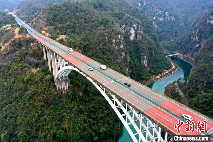 三峡专用公路扩大开放8年促进坝区经济发展