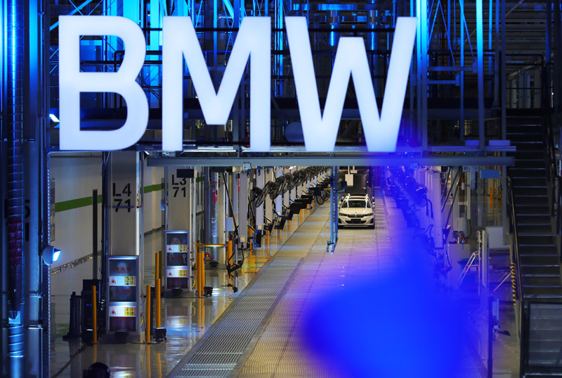 2022年6月23日在沈阳铁西工厂里达厂区开业仪式上拍摄的全新BMW i3汽车。（图源：新华社）