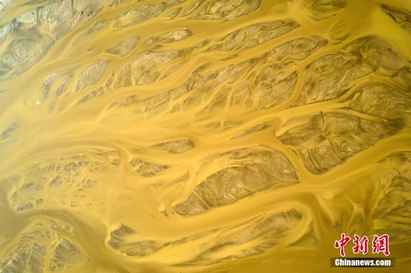 航拍黄河河汊壮美景色 形态各异如画卷