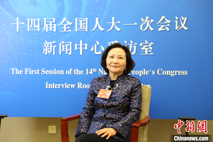 十四届全国人大一次会议即将在北京召开。3月3日，来自台湾团的全国人大代表陈云英在北京接受中新社等媒体采访。2003年以来，陈云英已连续担任五届全国人大代表。 中新社记者 朱贺 摄