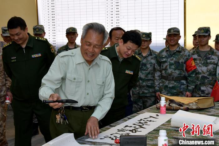 “学习贯彻二十大，军休文艺进军营”主题活动现场。　漳州市退役军人事务局供图