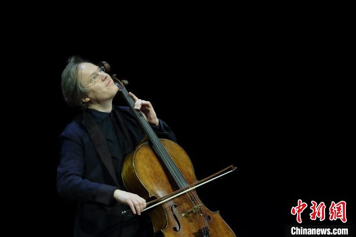扬·沃格勒于国家大剧院呈现全套巴赫《大提琴无伴奏组曲》