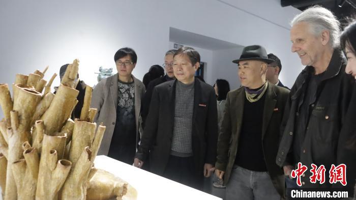 3月16日，“山海共長”兩岸陶藝邀請展在“千年瓷都”江西景德鎮開幕 景德鎮陶瓷大學 供圖