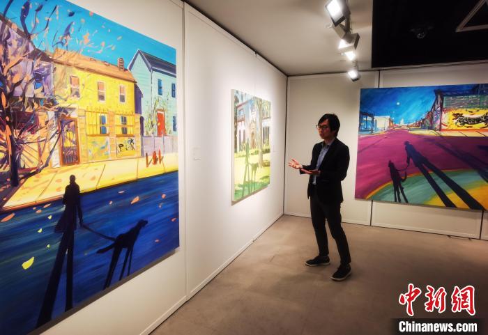美国当代艺术家油画作品在香港展出展现逆境阳光心态