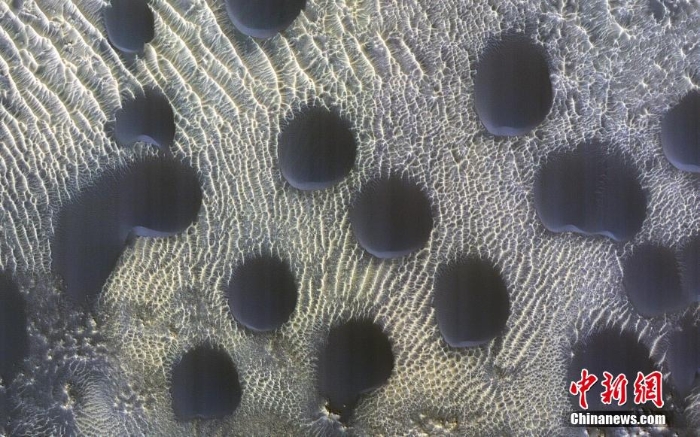 NASA在火星表面发现“完美圆形”沙丘