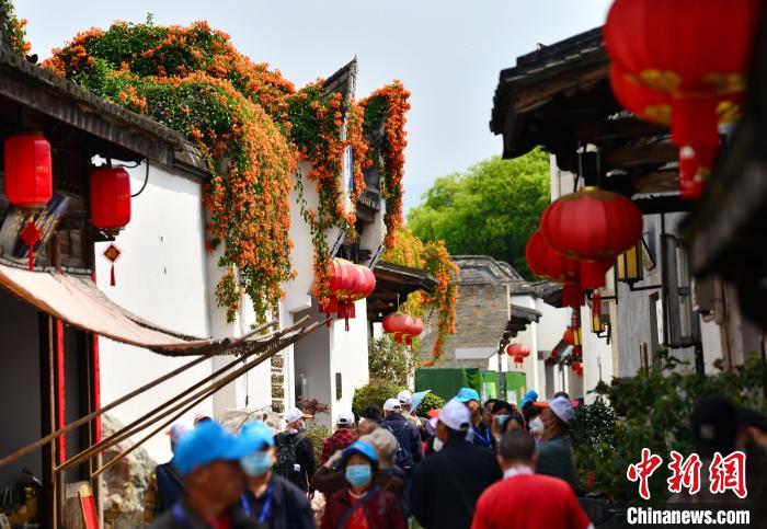 花开福建：古厝穿“花衣”