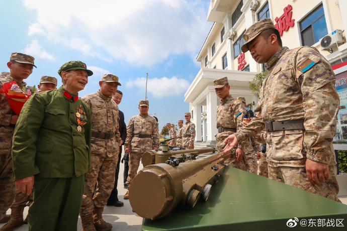 008aq8oQgy1hc6bjwhy72j31mc12wb29