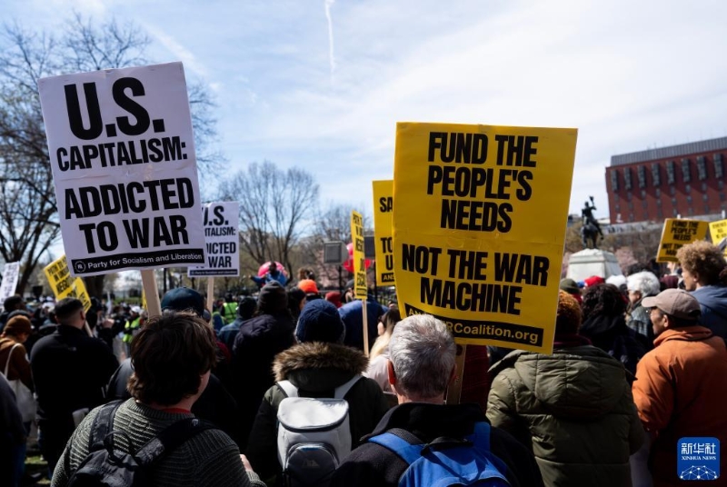 2023年3月18日，在美国首都华盛顿，反战人士在白宫前参加集会。（图源：新华社）