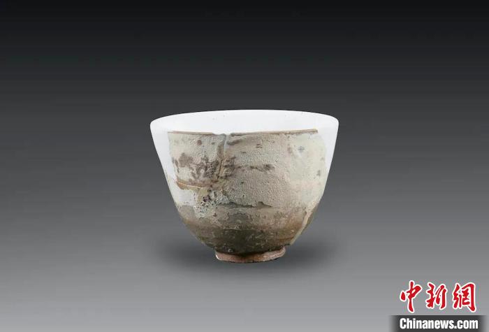 化妆白瓷杯。　山西省考古研究院供图