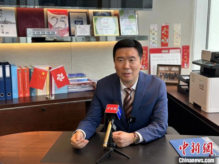 香港特区立法会议员严刚近日接受<a target='_blank' href='/'>中新社</a>记者专访。 　 　 　 　<a target='_blank' href='/'>中新社</a>记者 刘辰瑶 摄 　