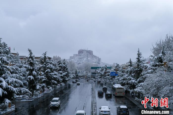 拉萨再迎春雪达到大雪量级