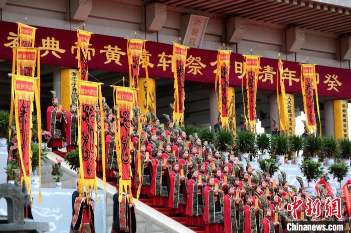 癸卯(2023)年清明公祭轩辕黄帝典礼5日在陕西黄陵县举行。　张远 摄