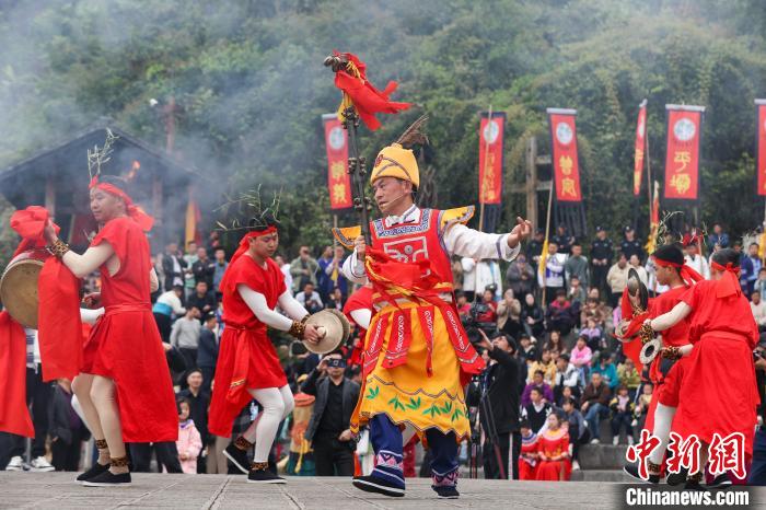 祭祀大典“乐祭”中的“娱神舞”表演。　瞿宏伦 摄