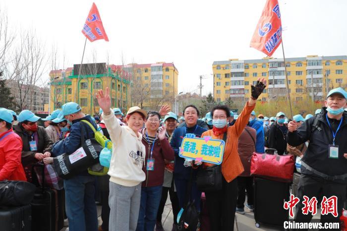 春风吹暖旅游经济哈铁开出超700人旅游专列