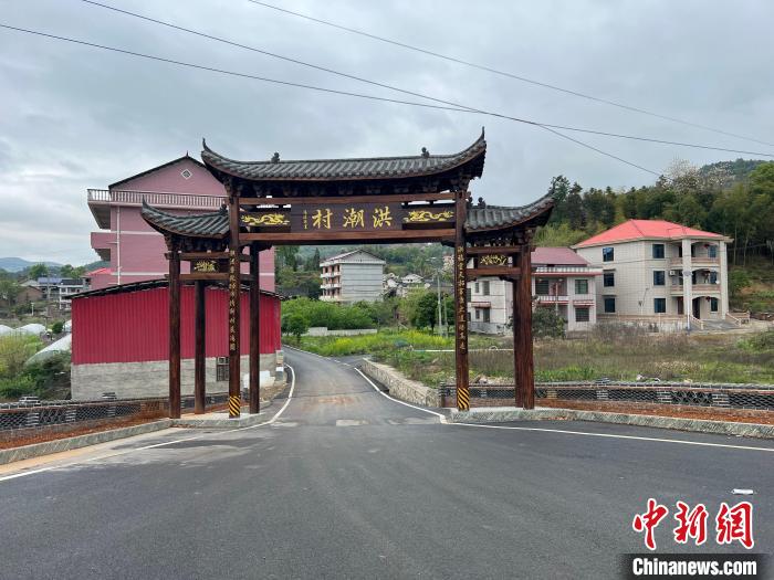 洪潮村位于娄底市新化县与冷水江市交界处。　刘曼 摄