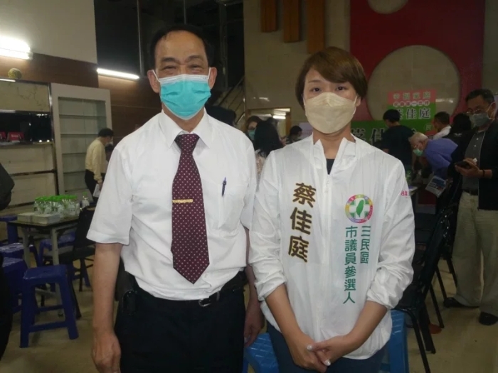 蔡见兴的女儿蔡佳庭去年投入高雄市三民区议员选战.webp