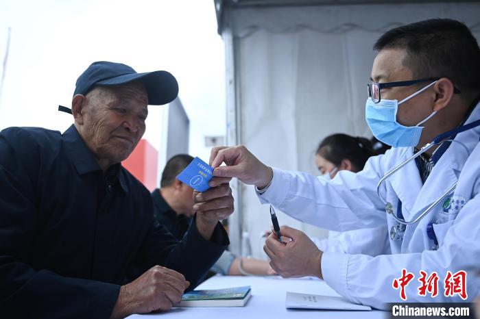 四川：每年组织1万名医护志愿者深入县乡村开展志愿服务