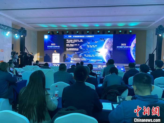 研讨会上专家谈星空未来。　吴兰 摄