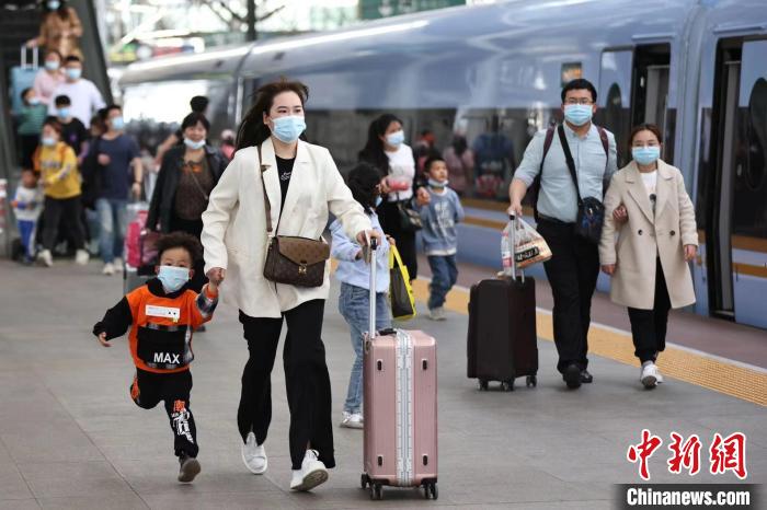 应对“五一”出行热长三角“水陆空”部门投入大量运力