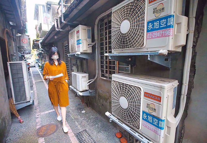 民进党民代洪申翰4日举办记者会，会中有专家表示，“台湾不缺电，缺的是节约能”。（图源：台湾“中时新闻网”）