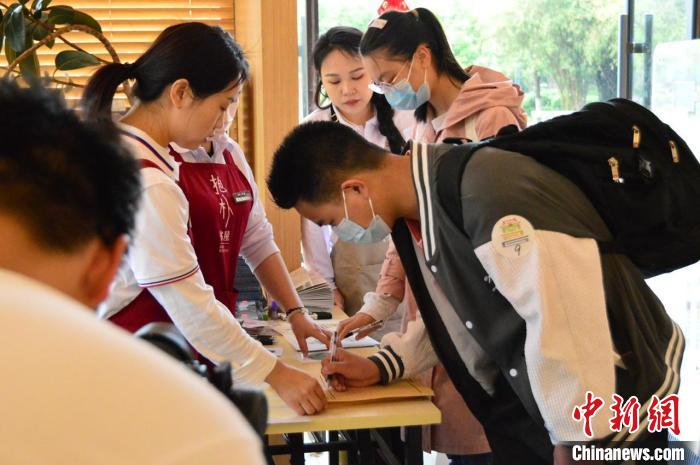 让书香飘满洪城江西南昌百馆联动“阅读一小时”