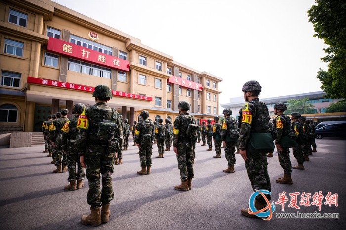 2.全体参赛官兵整齐列队_副本
