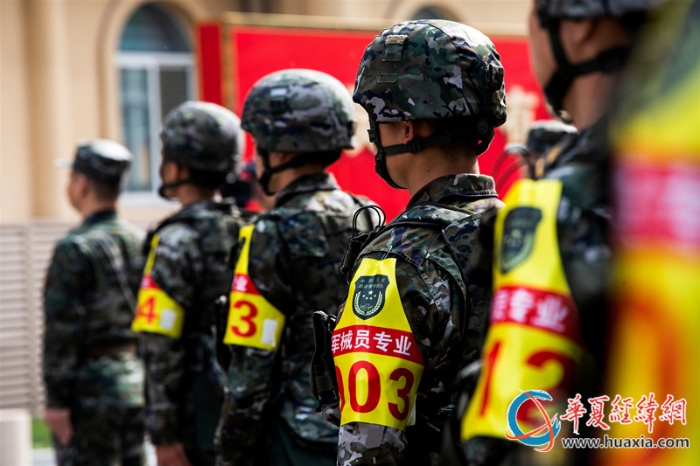4.全体参赛官兵严正以待_副本
