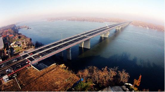 塞尔维亚泽蒙—博尔察大桥项目