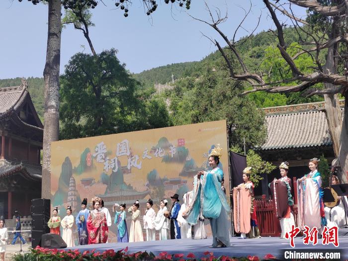 千年皇家园林“燃”起国风潮游客“沉浸式”体验传统文化