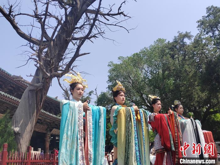 5月18日，“国风当燃”——第四届晋祠国风文化节暨相约并州博物馆在太原晋祠博物馆开幕。　高雨晴 摄