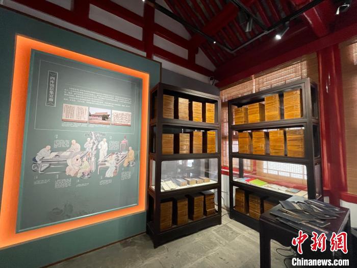 经过三年多的文物修缮和展陈提升，宣南文化博物馆于5月18日重新向公众开放。　杜燕 摄