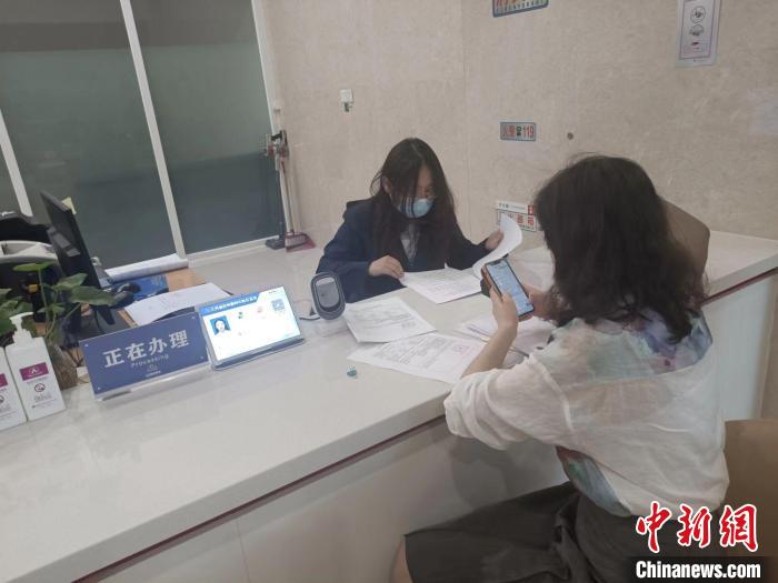 【高质量发展调研行】办事人不再“不知道”江苏多措并举推进公共服务便利化