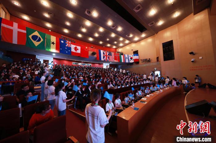 “青年携手·命运共同”2023北京国际模拟联合国大会开幕式现场 外交学院供图