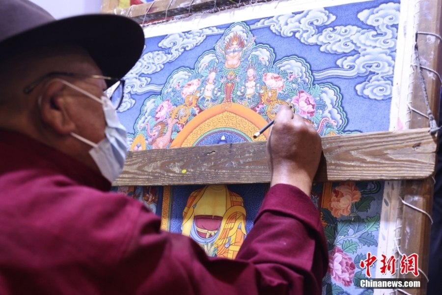中国西藏发展论坛场外气氛热 “藏式迎宾”、影展吸引目光