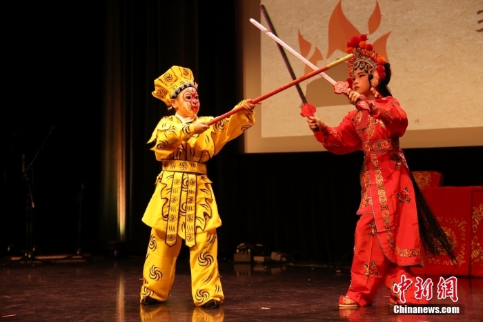加拿大蒙特利爾舉行首屆中加青少年藝術團國粹傳承專場演出