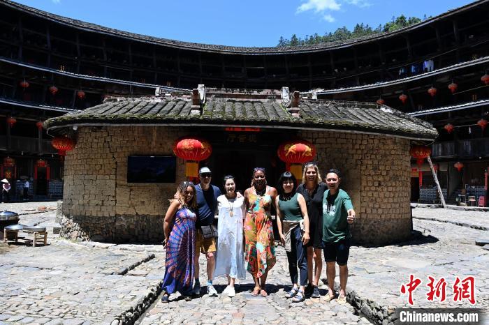 “趣淘”漳州：和諧、溫暖！美國知名藝術家代表團點讚南靖土樓文化