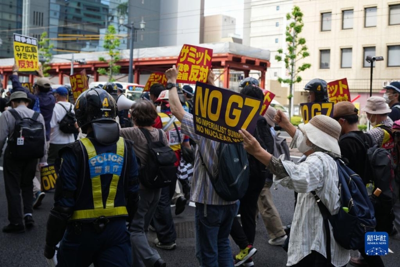 5月20日，大众在日本广岛参预游行反对七国集团峰会。（图源：新华网）