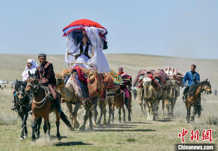 新疆福海舉辦百萬阿勒泰羊轉場文化旅遊節轉場儀式