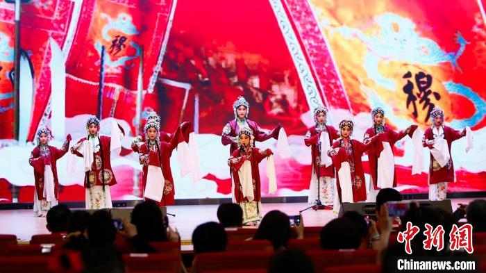 图为天津市第一届少年儿童优秀传统文化展演启动仪式现场。　天津市少年儿童活动中心供图