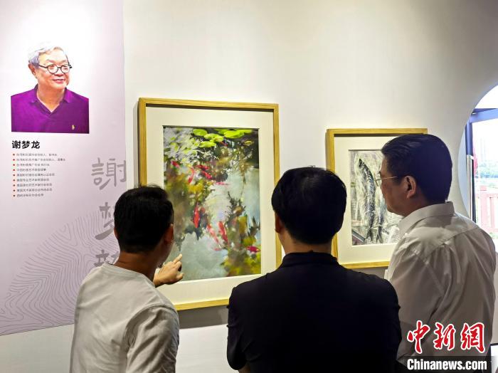 “求同存艺——海峡两岸艺术家画展”展出百余幅两岸艺术家画作。　付敬懿 摄