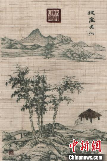 图为高雨翠学习夏布绣半年的绣品《枫落吴江图》。　夏布绣博物馆供图