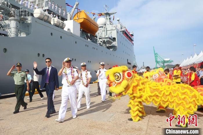 中国海军戚继光舰抵达文莱妨碍友好碰头