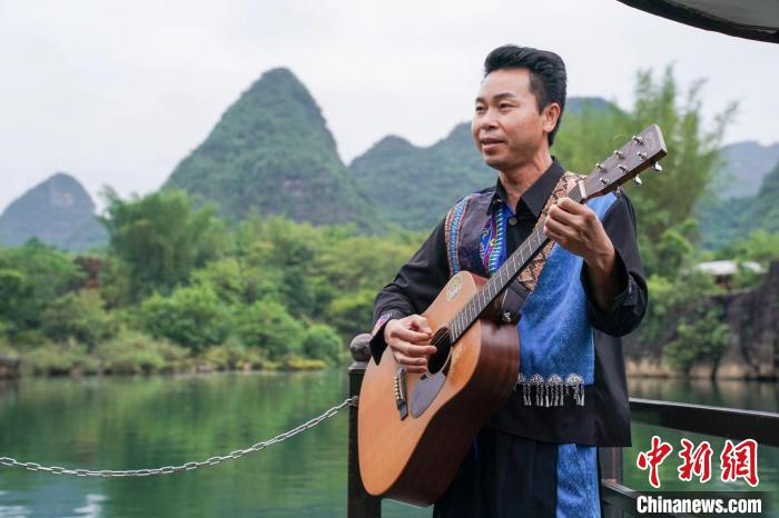 民歌新唱广西乐手将壮语山歌融合流行乐脍炙人口