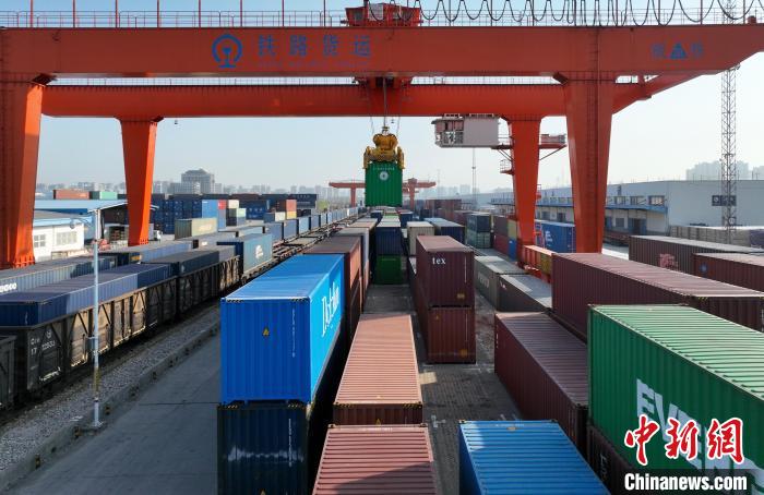 繁忙的合肥北站物流基地 合肥国际陆港供图
