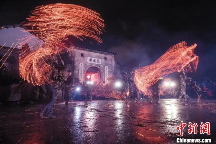 “世界圍屋之都”江西龍南：讓非遺傳承從“活起來”到“火起來”